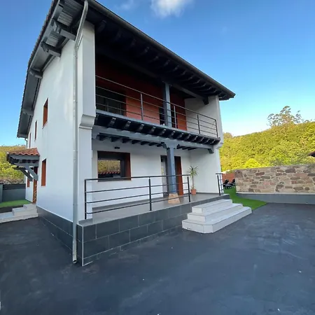 Rodeada De Sol * Treceño